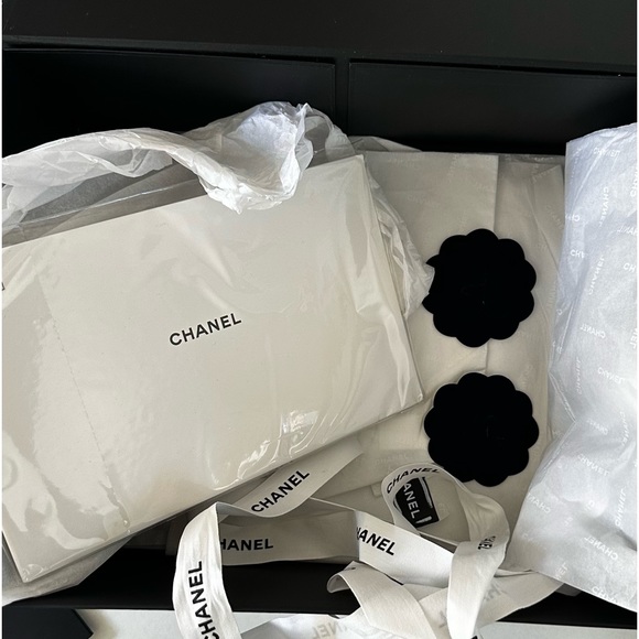 CHANEL BOY CHEVRON CAVIAR 🖤 - Picture 12 of 15